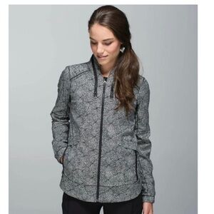 RARE Lululemon Spring Forward Jacket Plush Petal Black Ghost Black Size 6